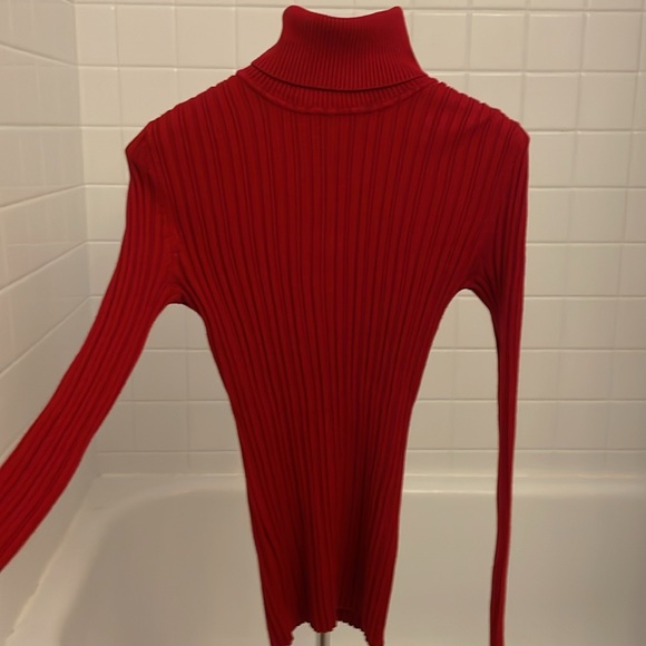It’s Our Time Turtleneck red sweater, size L. Stretchy, soft and delicate - Picture 9 of 17